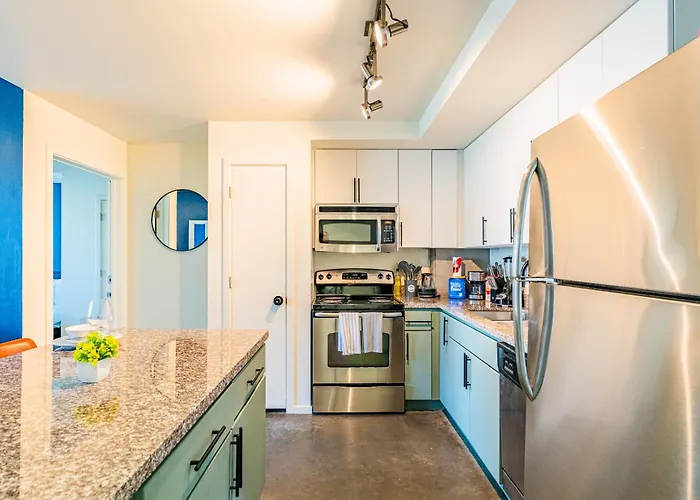 Apartment Cozy 2br Near Dt With Balcony Gym Pool Parking Wd *