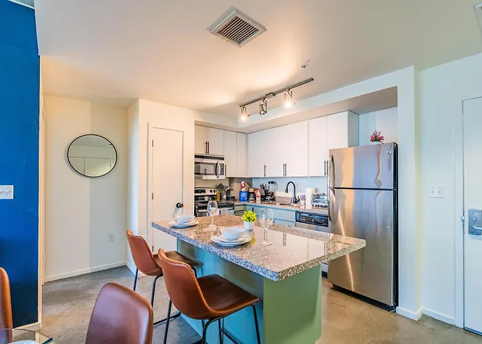 Cozy 2br Near Dt With Balcony Gym Pool Parking Wd Phoenix