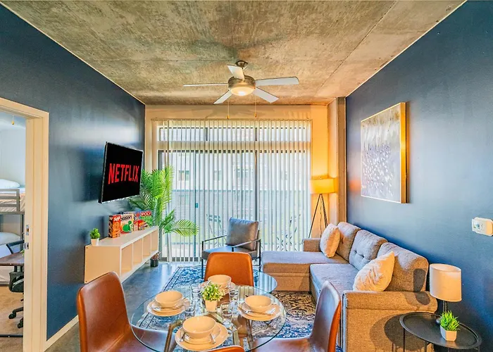 Cozy 2br Near Dt With Balcony Gym Pool Parking Wd