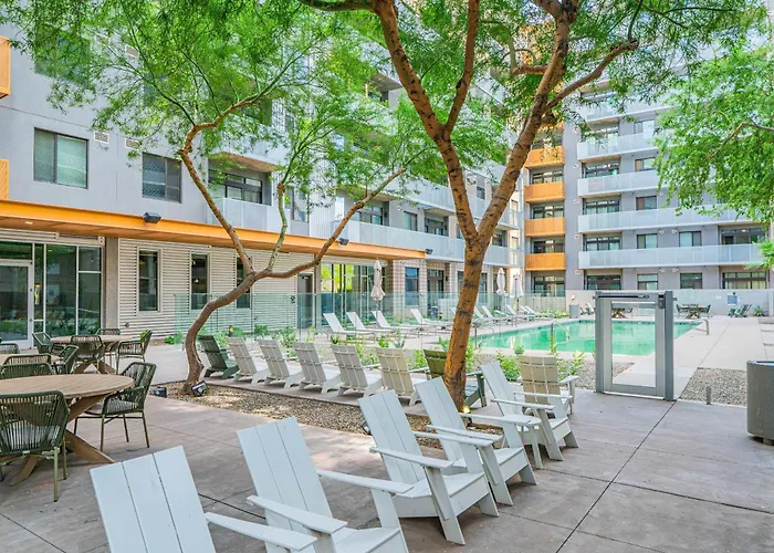 Cozy 2br Near Dt With Balcony Gym Pool Parking Wd Apartment