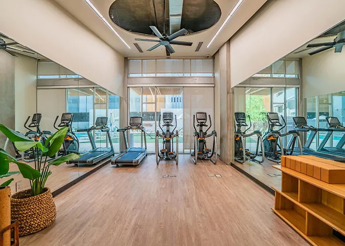 Cozy 2br Near Dt With Balcony Gym Pool Parking Wd