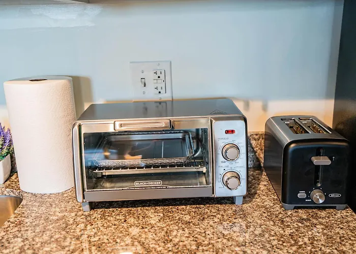 Cozy 2br Near Dt With Balcony Gym Pool Parking Wd *