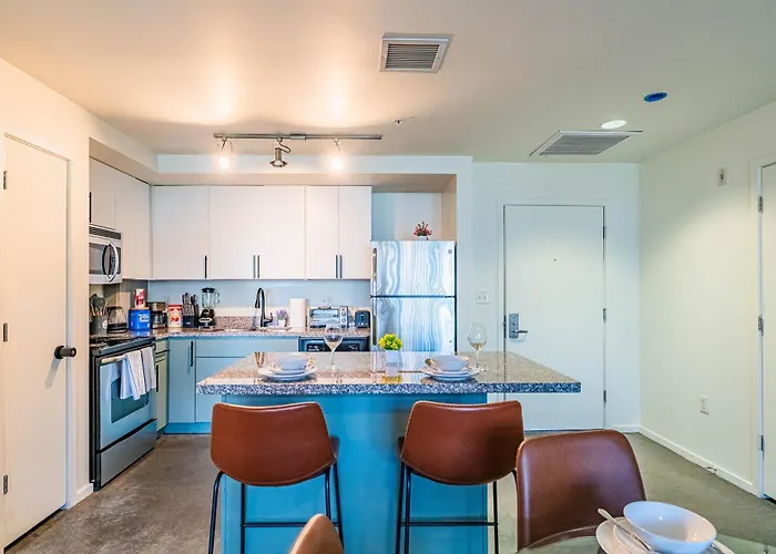 Cozy 2br Near Dt With Balcony Gym Pool Parking Wd
