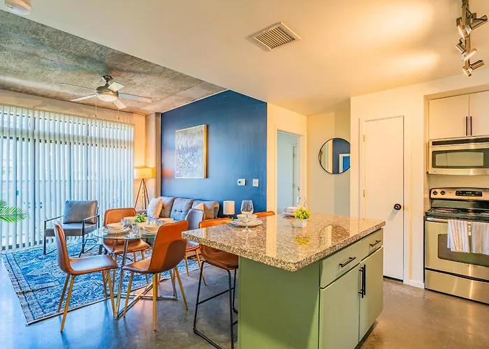 Cozy 2br Near Dt With Balcony Gym Pool Parking Wd Apartment Phoenix