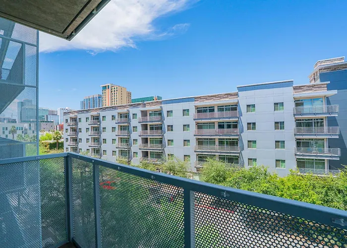 Apartment Cozy 2br Near Dt With Balcony Gym Pool Parking Wd