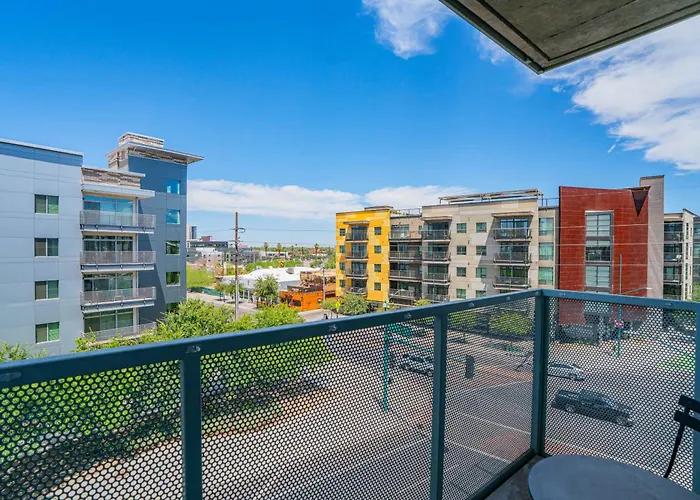 Cozy 2br Near Dt With Balcony Gym Pool Parking Wd