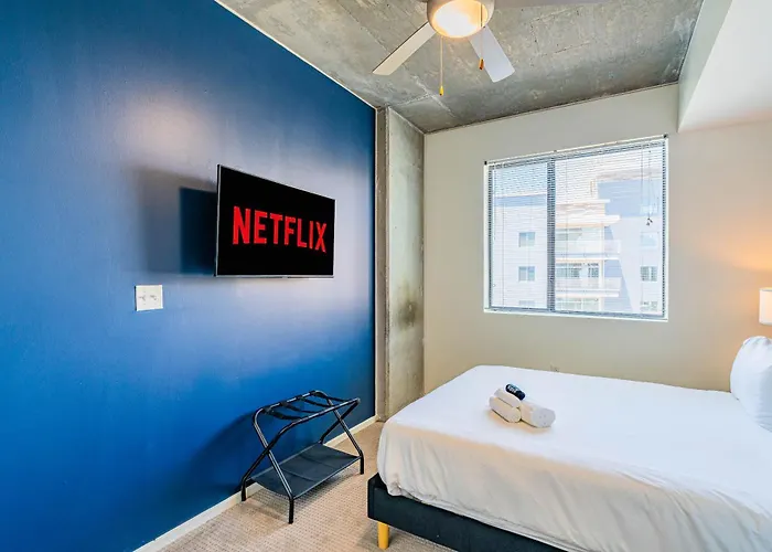 Cozy 2br Near Dt With Balcony Gym Pool Parking Wd *