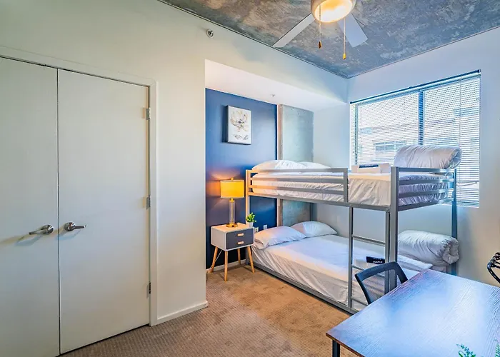 Cozy 2br Near Dt With Balcony Gym Pool Parking Wd
