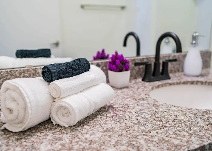 Cozy 2br Near Dt With Balcony Gym Pool Parking Wd *