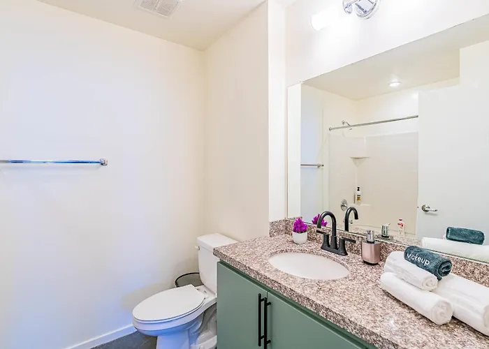 Cozy 2br Near Dt With Balcony Gym Pool Parking Wd *