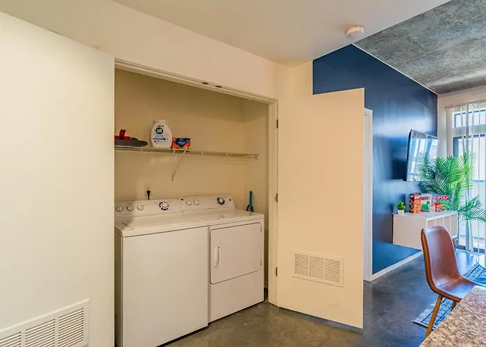 Apartment Cozy 2br Near Dt With Balcony Gym Pool Parking Wd Phoenix